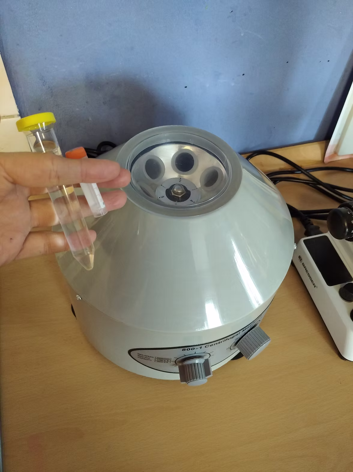 Centrifuga na velice malé a taky velké vzorky